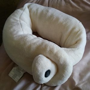 Invigorate Massaging Neck Pillow